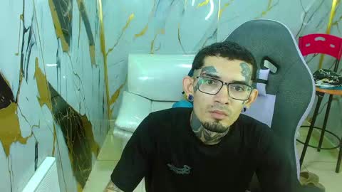 Snapshot of boy_tatto77 chatting on 19, 5, 2026 boy_tatto77 online show from 19, 5, 2026