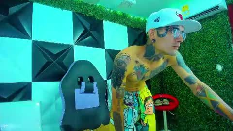Snapshot of boy_tatto77 chatting on 8, 6, 2026 boy_tatto77 online show from 8, 6, 2026