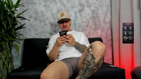 Snapshot of boyc02_ chatting on 19, 12, 2025 boyc02_ online show from 19, 12, 2025