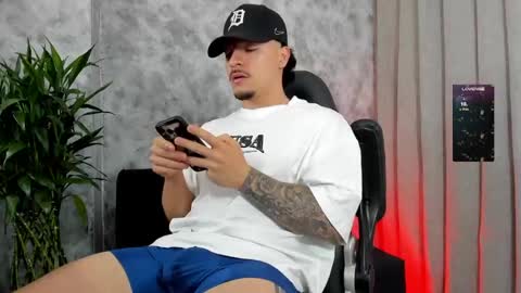 Snapshot of boyc02_ chatting on 21, 12, 2025 boyc02_ online show from 21, 12, 2025