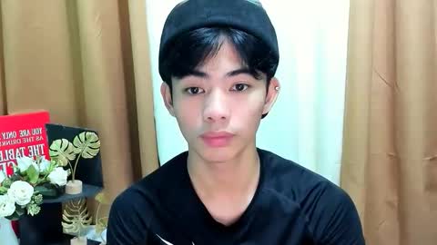 Snapshot of boynextdoor4ux chatting on 18, 11, 2025 HI IM JAMES DONT FORGET GIVE ME THUMBS UP AND JOIN TO MY FANCLUB online show from 18, 11, 2025