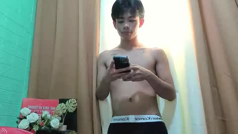 Snapshot of boynextdoor4ux chatting on 21, 11, 2025 HI IM JAMES DONT FORGET GIVE ME THUMBS UP AND JOIN TO MY FANCLUB online show from 21, 11, 2025