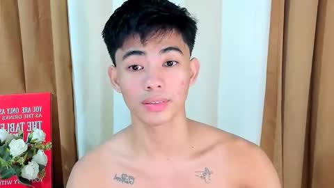 Snapshot of boynextdoor4ux chatting on 27, 11, 2025 HI IM JAMES DONT FORGET GIVE ME THUMBS UP AND JOIN TO MY FANCLUB online show from 27, 11, 2025