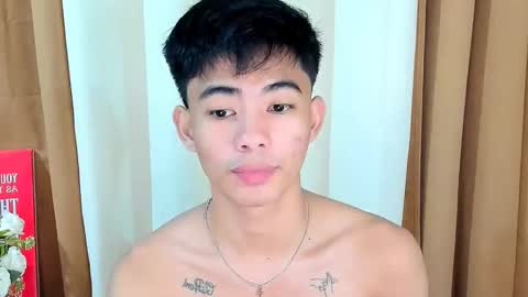 Snapshot of boynextdoor4ux chatting on 28, 11, 2025 HI IM JAMES DONT FORGET GIVE ME THUMBS UP AND JOIN TO MY FANCLUB online show from 28, 11, 2025