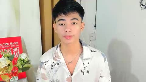 Snapshot of boynextdoor4ux chatting on 1, 12, 2025 HI IM JAMES DONT FORGET GIVE ME THUMBS UP AND JOIN TO MY FANCLUB online show from 1, 12, 2025