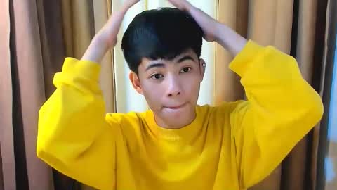 Snapshot of boynextdoor4ux chatting on 11, 1, 2026 HI IM JAMES DONT FORGET GIVE ME THUMBS UP AND JOIN TO MY FANCLUB online show from 11, 1, 2026