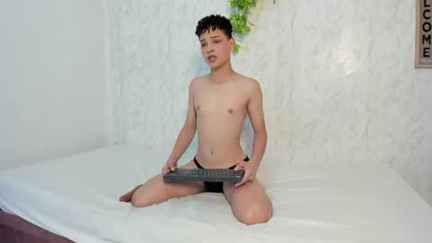 Snapshot of boys_hotparty chatting on 16, 6, 2026 ALEX - TAYLER -MIKE online show from 16, 6, 2026