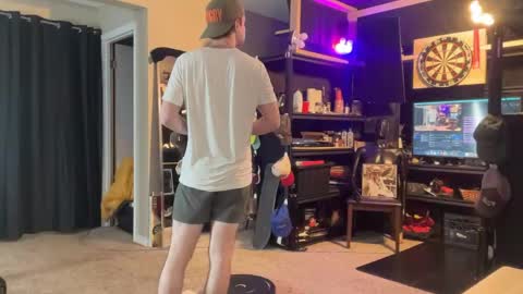 Snapshot of brad_bounce chatting on 21, 4, 2026 Brad Ballsy online show from 21, 4, 2026