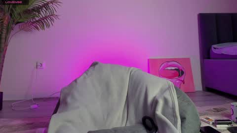 Snapshot of bravo_maestro chatting on 4, 2, 2025 Johny Bravo online show from 4, 2, 2025
