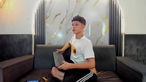 Snapshot of brian_hotof1 chatting on 21, 5, 2026 brian_hotof1 online show from 21, 5, 2026