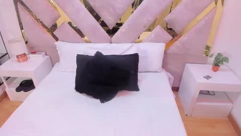 Brianna  online show from 15, 11, 2025