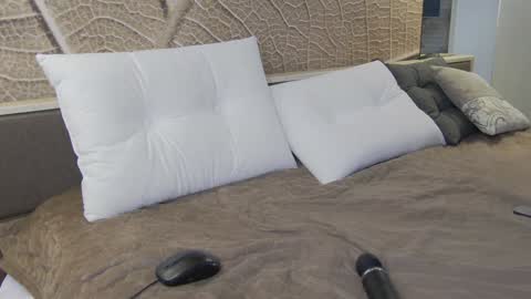 Amina Adelina online show from 21, 1, 2025