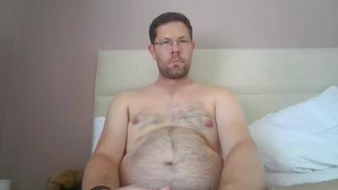 Snapshot of britguy6985 chatting on 19, 6, 2026 britguy6985 online show from 19, 6, 2026