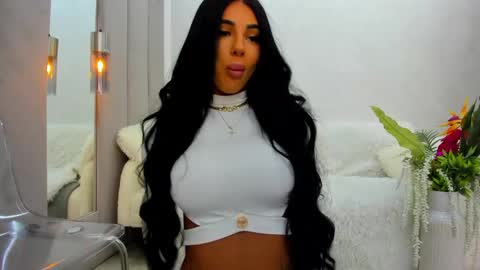 Snapshot of britney_charm chatting on 14, 5, 2026 britney_charm online show from 14, 5, 2026