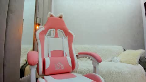 Snapshot of britney_charm chatting on 17, 5, 2026 britney_charm online show from 17, 5, 2026