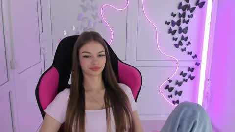 Snapshot of brooklunglow_ chatting on 3, 7, 2026 Vlada online show from 3, 7, 2026
