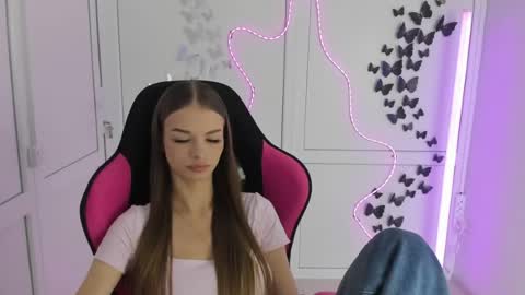 Snapshot of brooklunglow_ chatting on 12, 7, 2026 Vlada online show from 12, 7, 2026