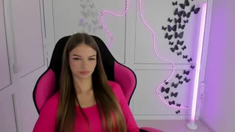 Snapshot of brooklunglow_ chatting on 13, 7, 2026 Vlada online show from 13, 7, 2026