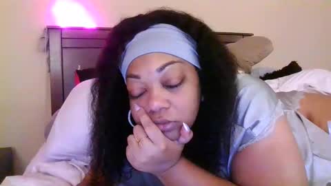 brownroundrenee online show from 24, 10, 2025