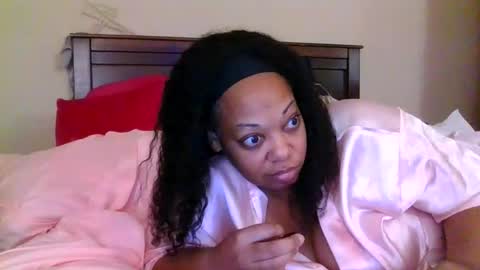Snapshot of brownroundrenee chatting on 4, 5, 2026 brownroundrenee online show from 4, 5, 2026
