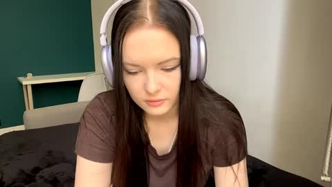 Snapshot of brunaceasor chatting on 12, 5, 2026 Luna online show from 12, 5, 2026