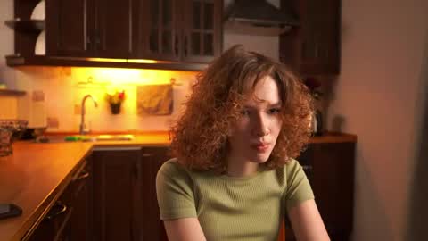 Snapshot of brunaeveritt chatting on 18, 4, 2026 Tess online show from 18, 4, 2026