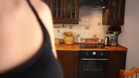Snapshot of brunaeveritt chatting on 1, 5, 2026 Tess online show from 1, 5, 2026