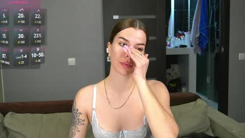 Snapshot of brunette_from_the_moon chatting on 5, 4, 2026 Alice online show from 5, 4, 2026