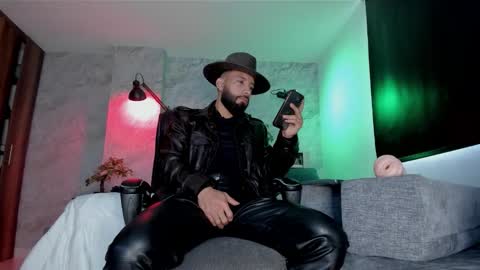 Andres Suarez online show from 5, 12, 2025