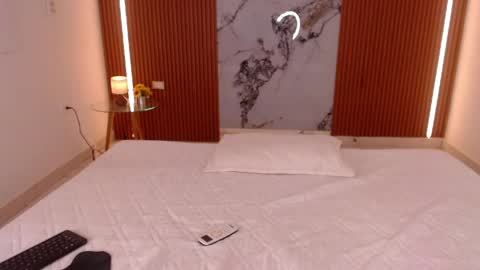 Rossi Hill online show from 5, 4, 2026