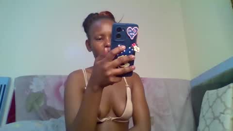 Snapshot of bunnydiva_ chatting on 19, 12, 2025 bunnydiva_ online show from 19, 12, 2025