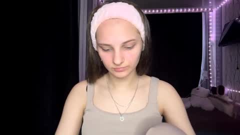 Snapshot of bunnytrussel chatting on 4, 5, 2026 Bella online show from 4, 5, 2026