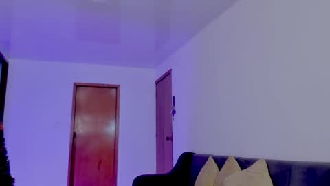 Snapshot of burbuja_cosmic chatting on 21, 12, 2024 Im Val Welcome to my room My instagram Bubble cosmic online show from 21, 12, 2024