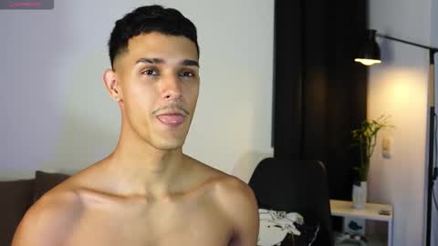 Buster independent model online show from 25, 3, 2026