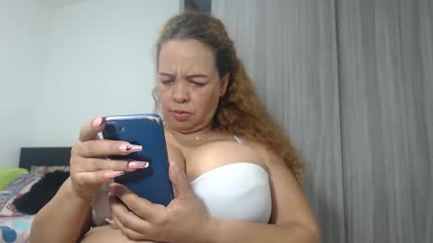 Snapshot of bustyamanda_ chatting on 4, 3, 2025 Amanda  online show from 4, 3, 2025