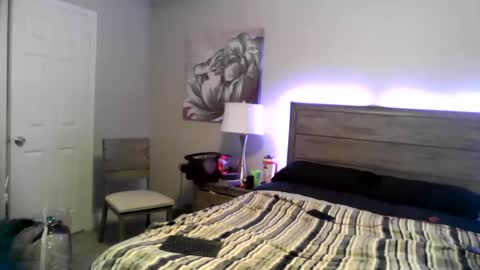 busybee83 online show from 5, 10, 2025