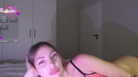 Snapshot of butterflys_ chatting on 19, 11, 2025 Lauren online show from 19, 11, 2025