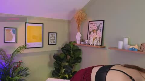 Kira online show from 12, 4, 2026