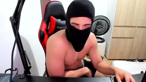 calihotcaliente27 online show from 12, 2, 2025