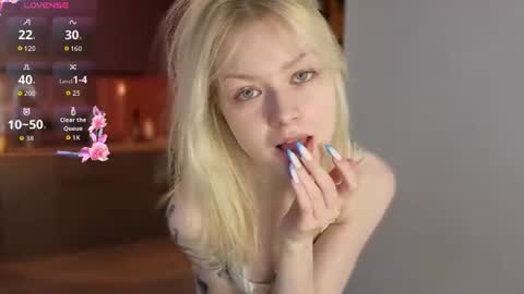 Snapshot of callista_a chatting on 16, 6, 2026 Robin online show from 16, 6, 2026