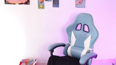 callmebluee online show from 17, 4, 2026