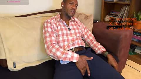 My name is Robert  Dont be shysay hi I love to chat. For requests or dirty talk please use tips  online show from 27, 3, 2026