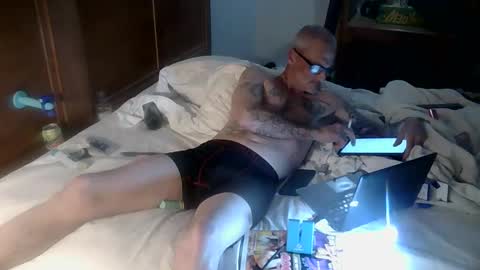 Snapshot of calredding75 chatting on 18, 11, 2025 calredding75 online show from 18, 11, 2025