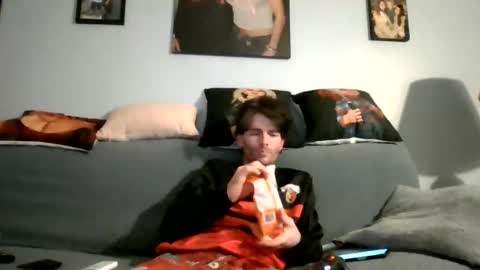 Snapshot of calvinb8611 chatting on 1, 6, 2026 calvinb8611 online show from 1, 6, 2026