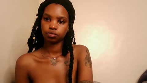 Snapshot of cam_she99 chatting on 9, 5, 2026 sunflower mommy online show from 9, 5, 2026