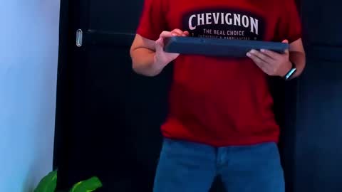 camara110 online show from 10, 1, 2025