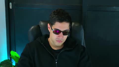 camara110 online show from 12, 2, 2025