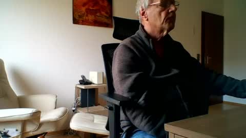 Snapshot of camcologne chatting on 24, 4, 2026 camcologne online show from 24, 4, 2026