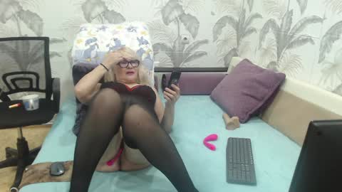 Snapshot of camdiva1 chatting on 14, 12, 2024 CamDiva1 online show from 14, 12, 2024