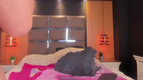 camila_martinez9 online show from 21, 1, 2025